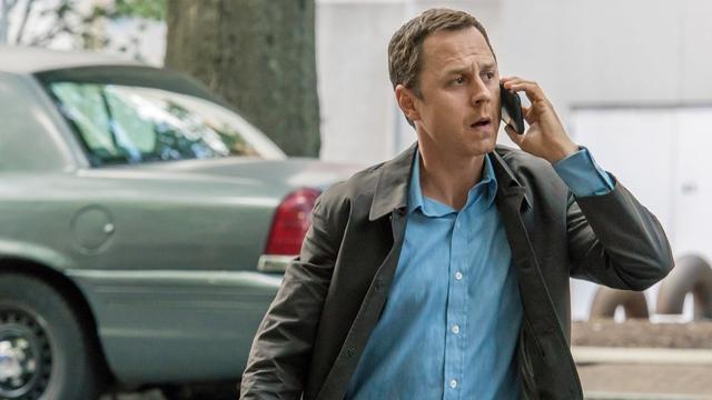 Sneaky Pete 2x1